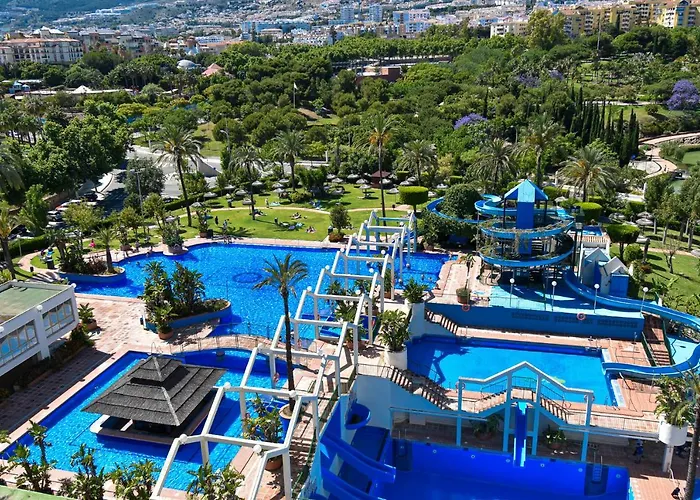 Benal Beach, Luxury Sea & Mountain View Beachside 1 Bedroom Apartment