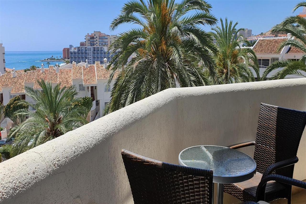 Benal Beach, Luxury Sea & Mountain View Beachside 1 Bedroom *
