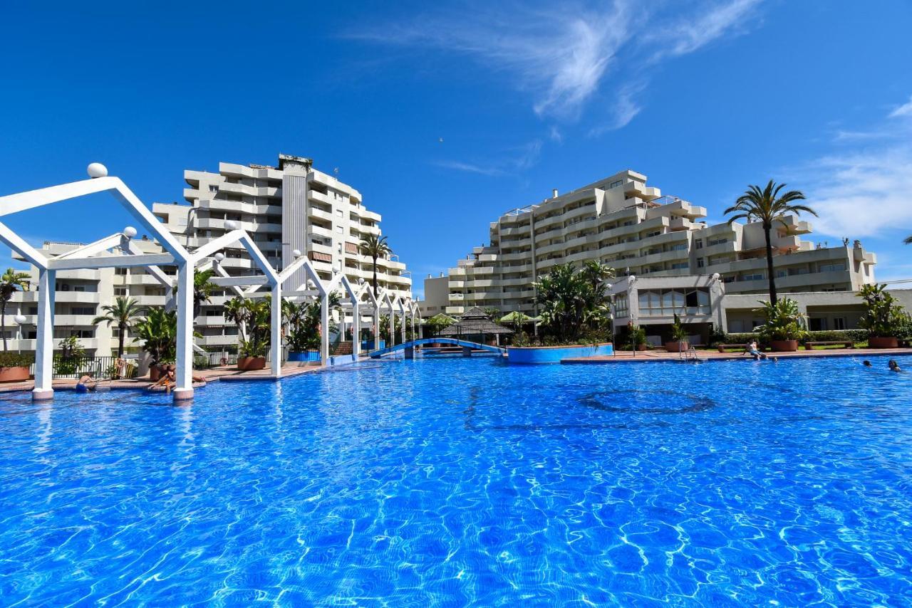 Benal Beach, Luxury Sea & Mountain View Beachside 1 Bedroom *