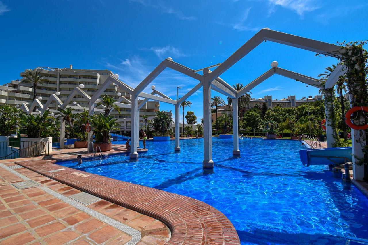 Benal Beach, Luxury Sea & Mountain View Beachside 1 Bedroom Appartement