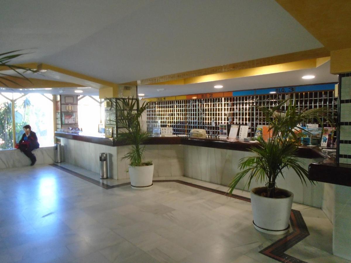 Benal Beach, Luxury Sea & Mountain View Beachside 1 Bedroom Appartement Benalmádena